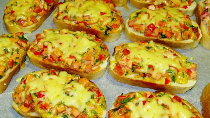 Moya Rodyna Yih Obozhnyuye Garyachi Buterbrody U Duhovczi Z Kovbasoyu.webp