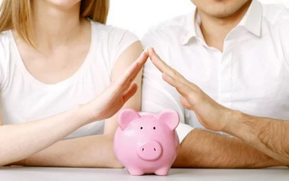 Adobe Stock Couple And Money 563x353 1